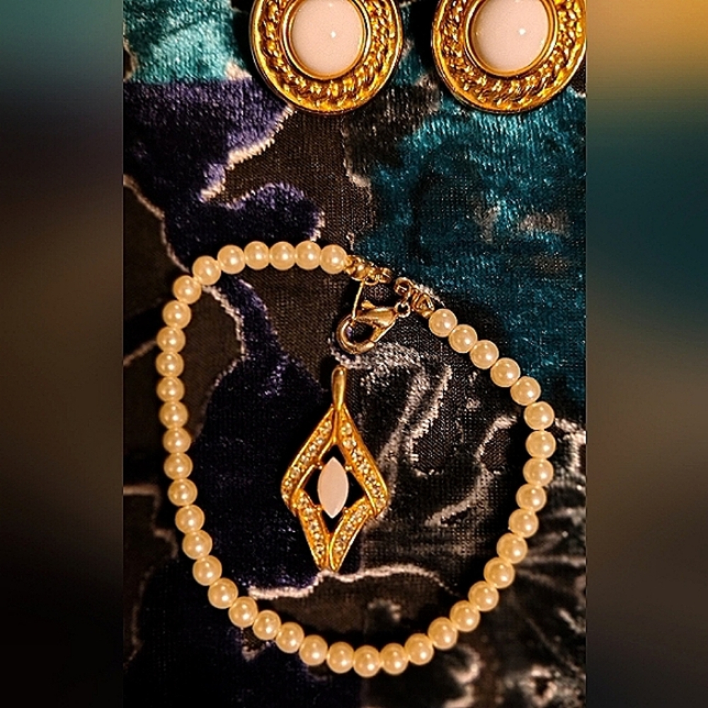 Monet Milk Gold Tone Earrings With Unsigned Sphere Snake Chain Necklace 4 Piece - Picture 6 of 12